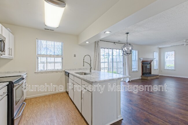 Building Photo - 111 Castilian Dr