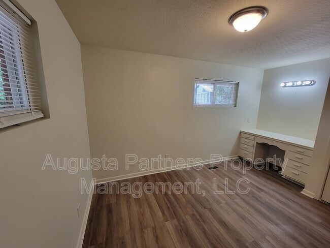 Building Photo - 1517 Whitney St