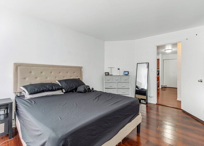Foto del edificio - 222 E Pearson St