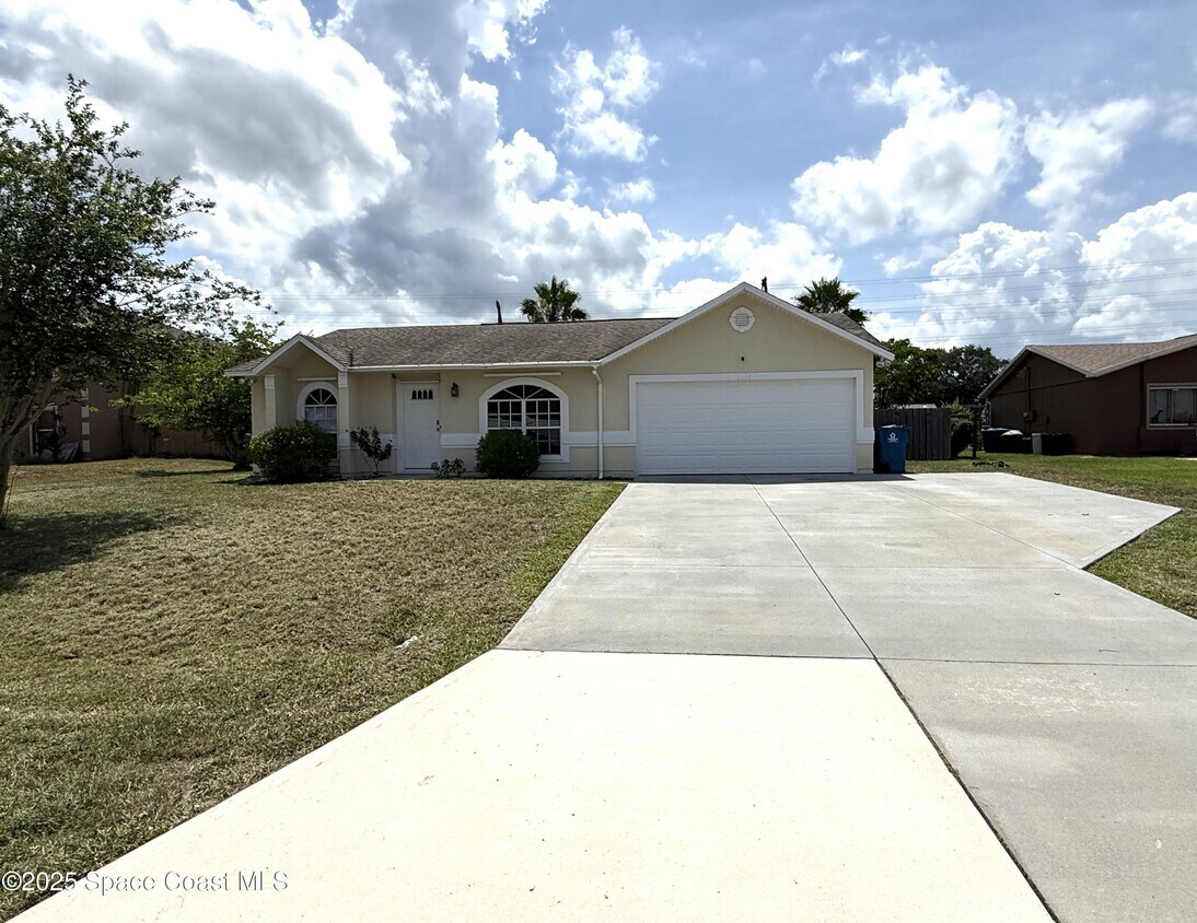 Foto principal - 1116 Glancy Ave NW