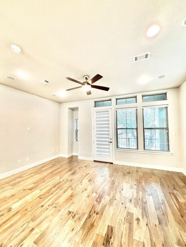 Building Photo - Spacious 3-Bedroom Home with Modern Amenit...