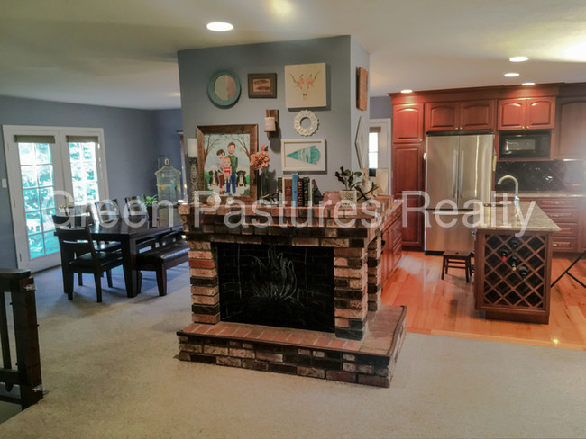 Foto del edificio - 3780 Tannenbaum Way