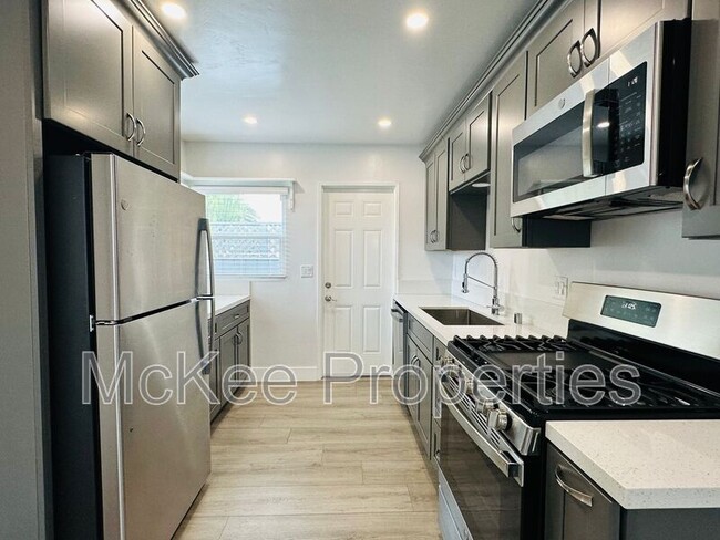 Building Photo - 1658 Cable St