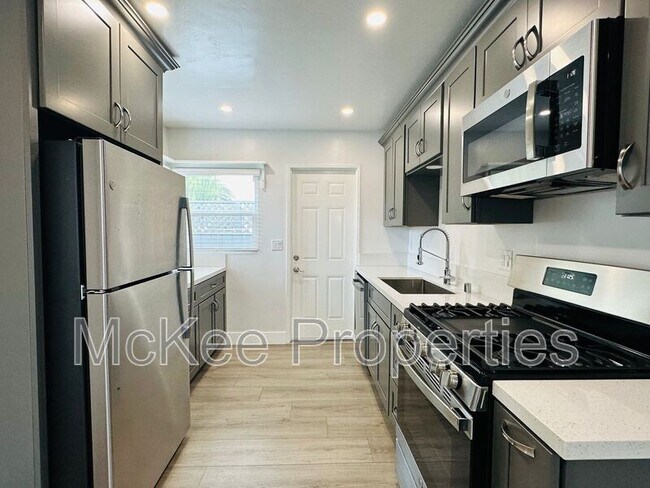 Foto del edificio - 1658 Cable St