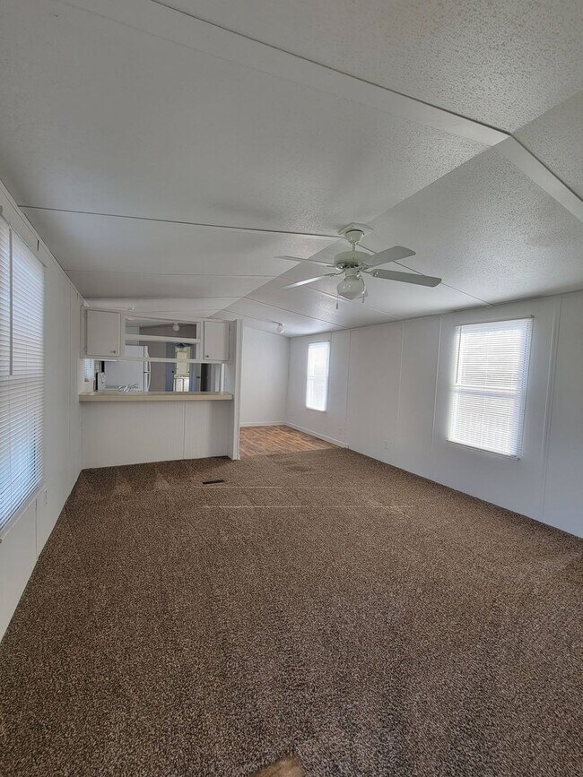 Building Photo - Ready to Move in