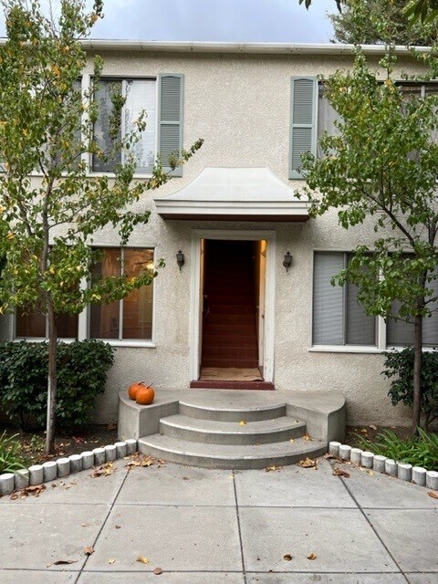 313 Birmingham Road Entry - 313 Birmingham Rd