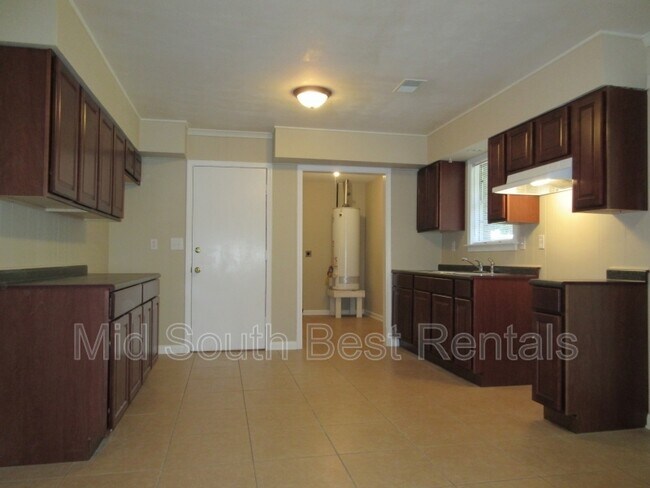 Building Photo - 2161 Fortune Ave
