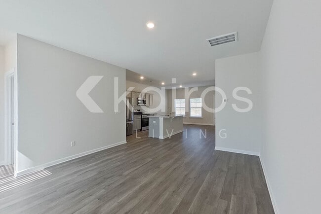 Building Photo - 2407 Banyan Cir