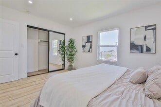 Building Photo - 204 Vía Colusa