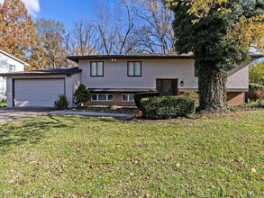 Building Photo - 300 Brookhaven Dr E