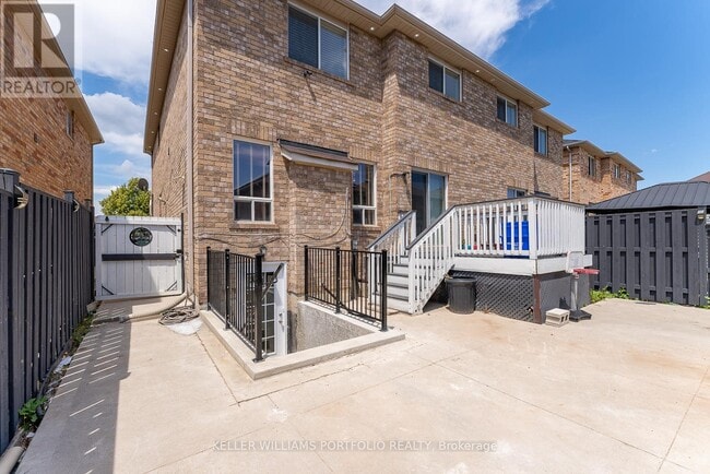Building Photo - 67 Commodore Dr
