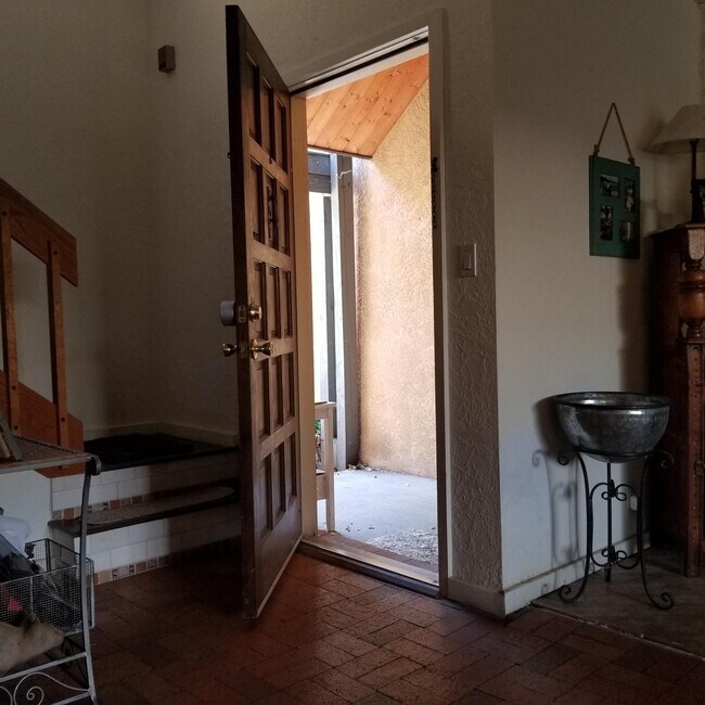 Foto del edificio - 3057 Sombra Del Rio NW