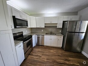 Building Photo - 302 Lakeview Dr