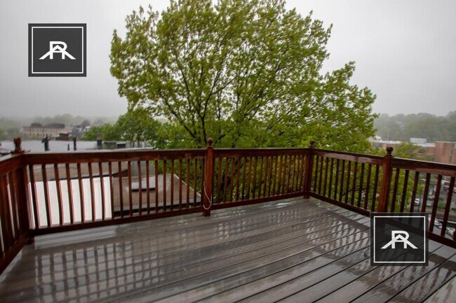 Foto del edificio - 3 bedroom in Brookline MA 02446