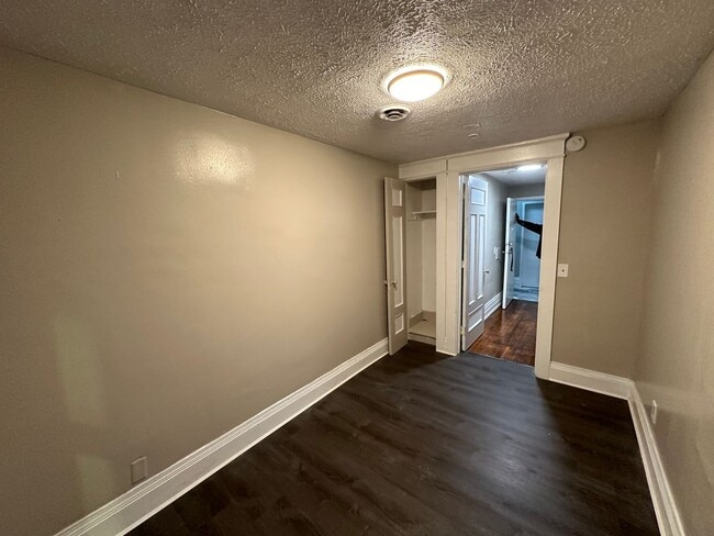 Building Photo - Ready to move in 1 bedroom apartment