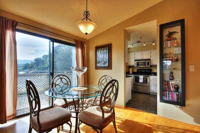 Dining Area - 342 Quail Run Ct