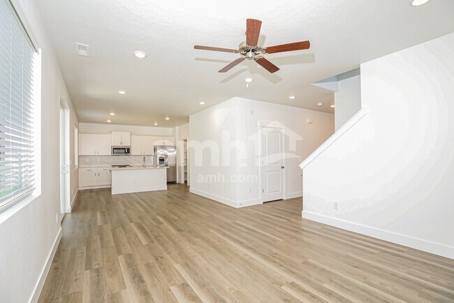 Foto del edificio - 2462 S Deborah Ave