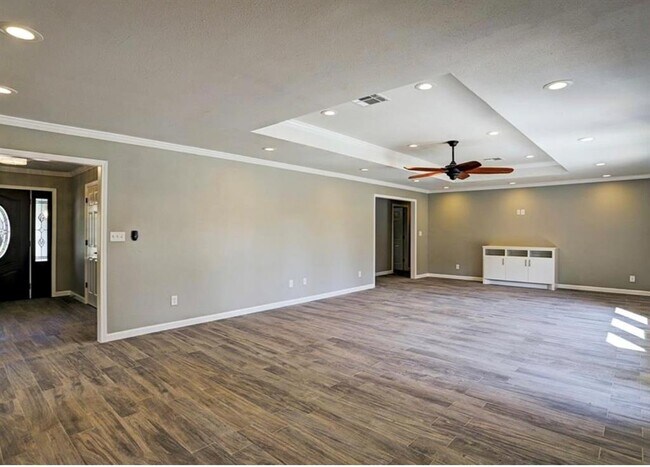 Building Photo - 3619 N Braeswood Blvd