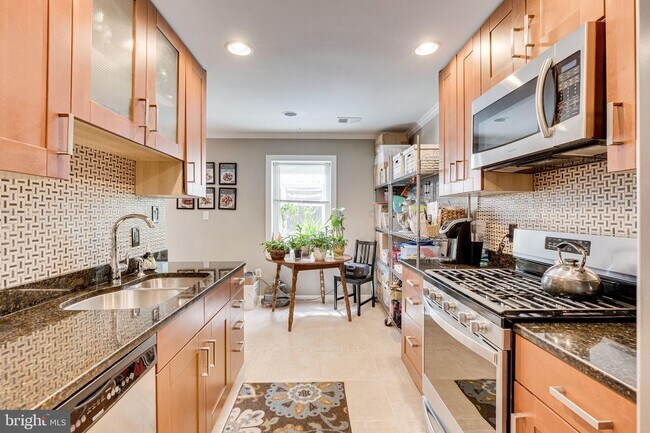Foto del edificio - 9236 Sprucewood Rd