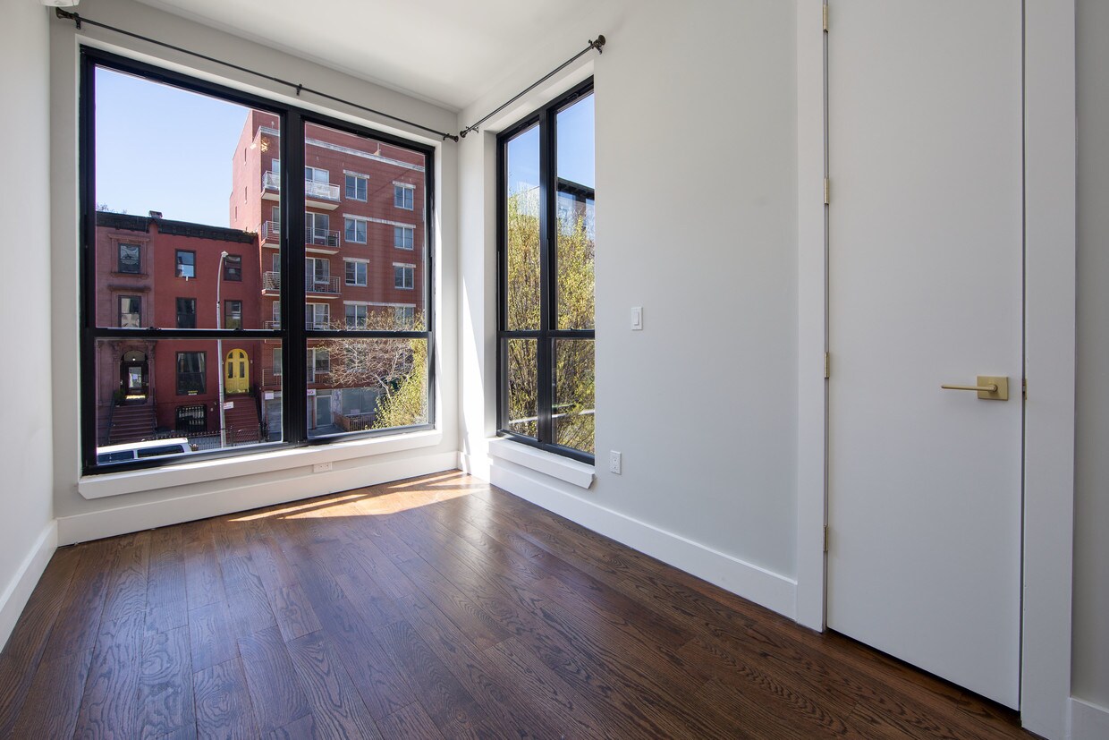 Foto principal - 489 Washington Ave