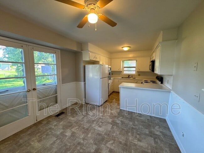 Building Photo - 4460 Shady Ln Cir