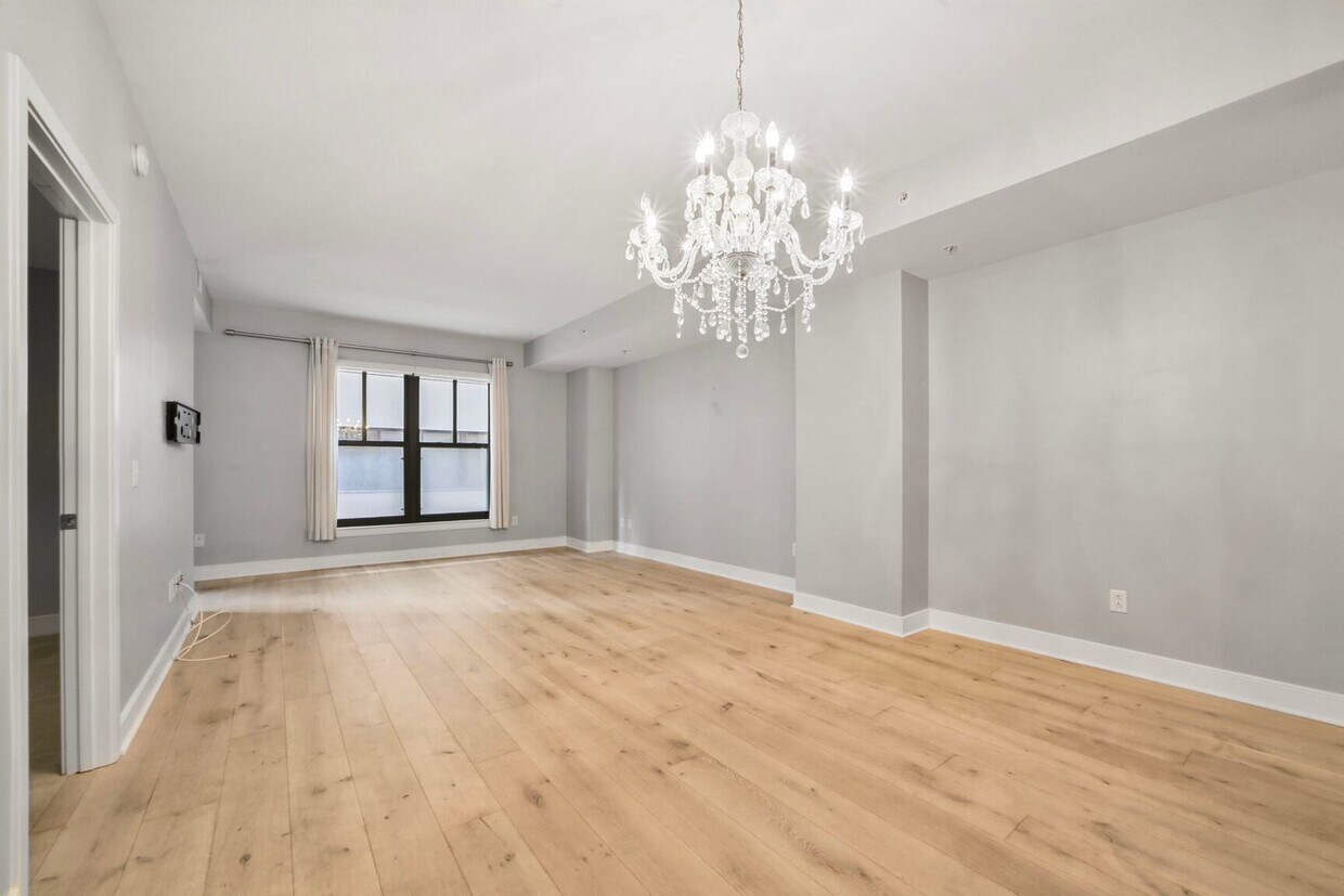 Available Now! High End 1 Bed/ 1 Bath in Amenity Rich Building - Available Now! High End 1 Bed/ 1 Bath in Amenity Rich Building