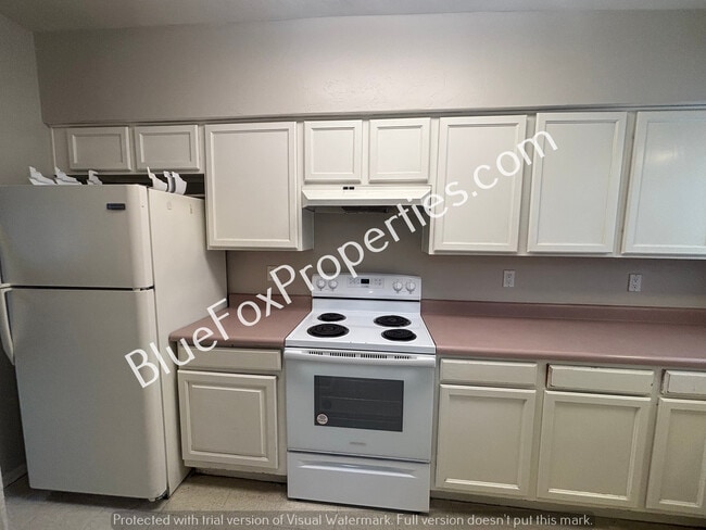 Building Photo - 110 W Delano St