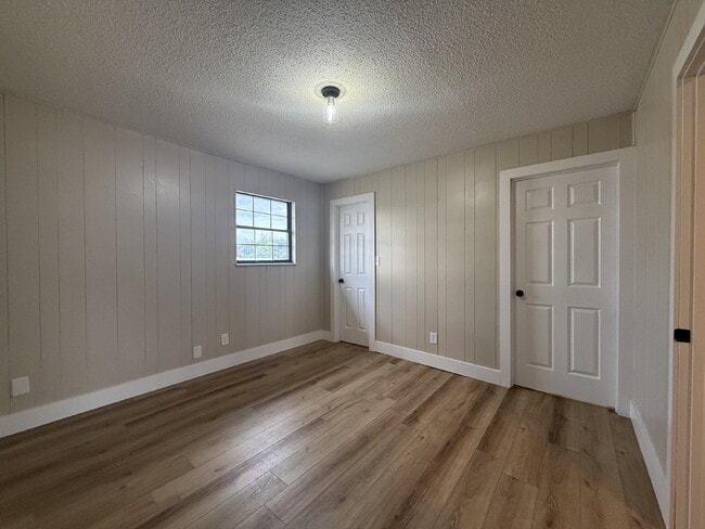 Building Photo - This freshly renovated 1-bedroom, 1-bath u...