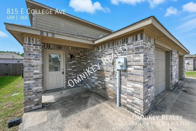 Building Photo - 815 E College Ave