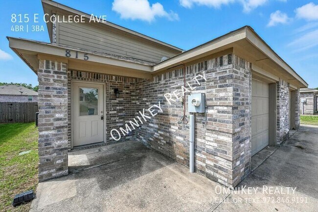 Foto del edificio - 815 E College Ave