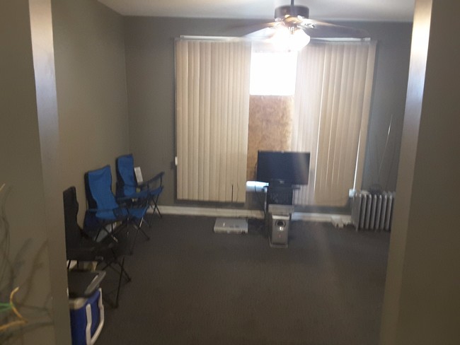 Foto del edificio - 8607 S Lowe Ave