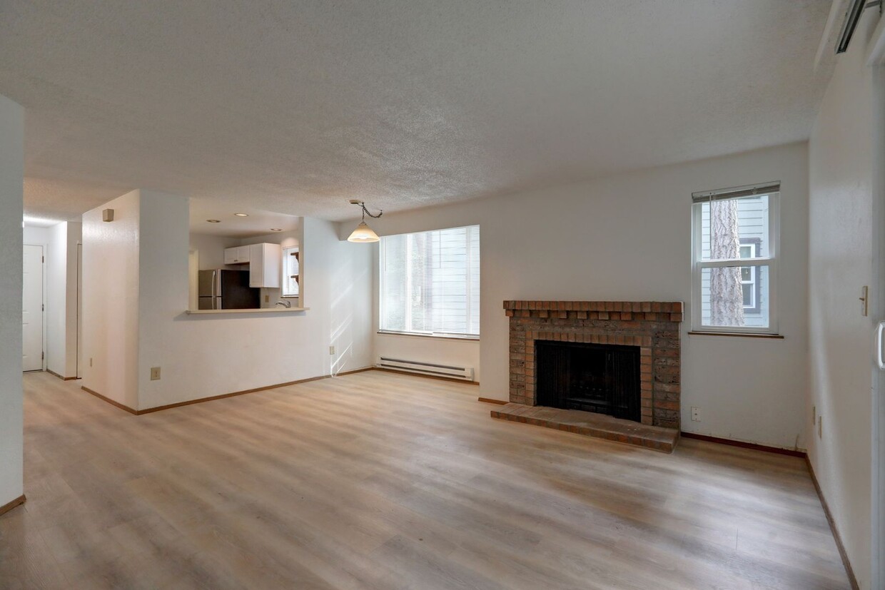 Primary Photo - Newly updated 2 Bedroom Bellevue Condo is ...