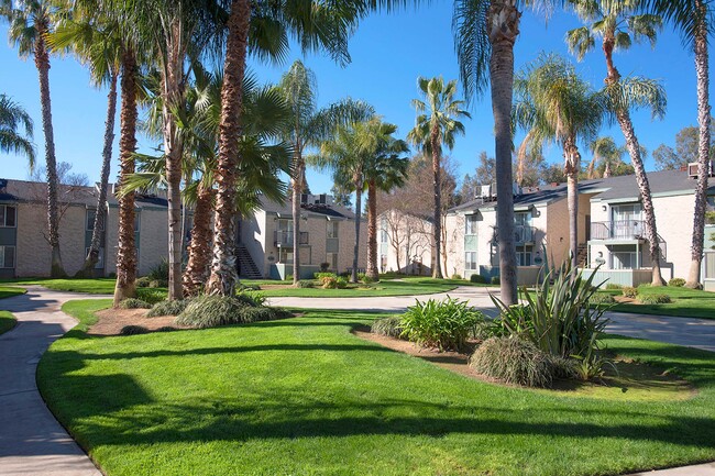 Foto del edificio - San Tropez Apartments