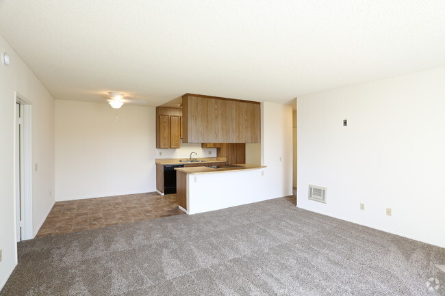 2 BR, 2 BA - 1006 SF - Woodside Apartments