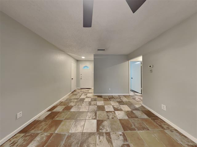 Building Photo - 623 Lazy River Dr