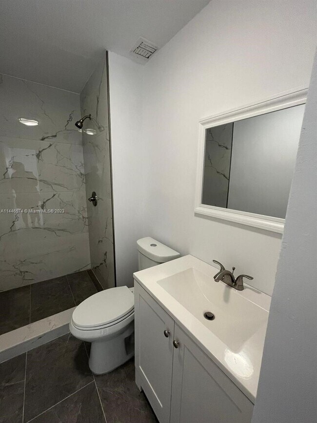 Building Photo - 9580 W Fern Ln
