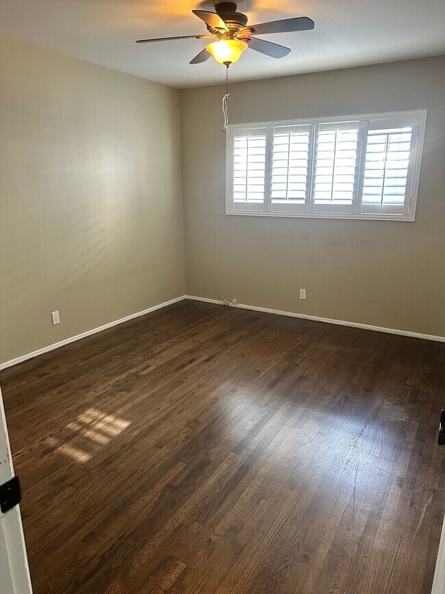 Foto del edificio - 11339 Valley Spring Ln