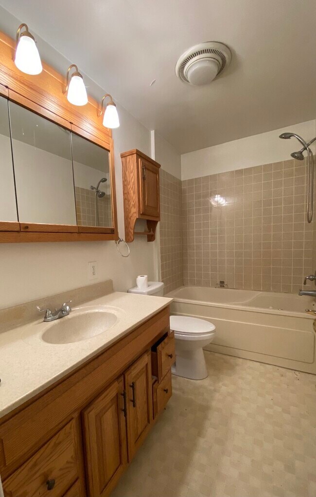 Building Photo - 5N769 Pearson Dr