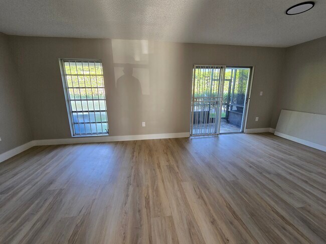 Building Photo - 17120 SW 94th Ave