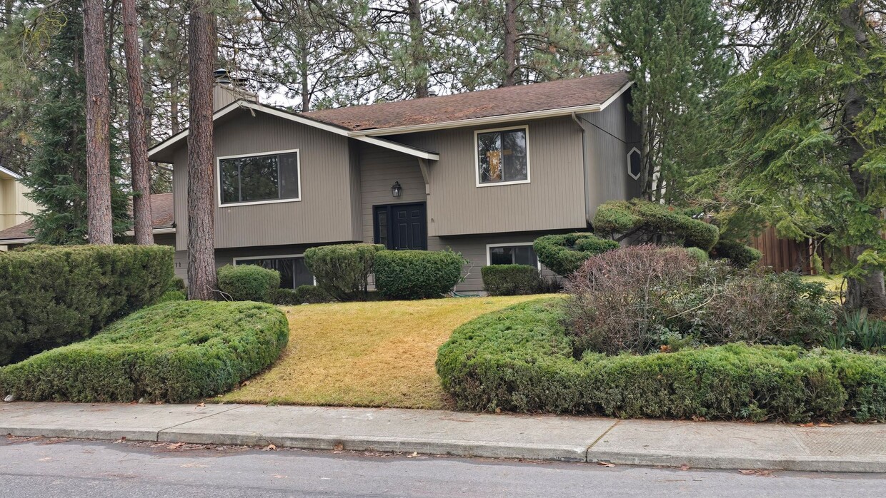 Primary Photo - 4-Bed 2- bath home Near Riverside State Park