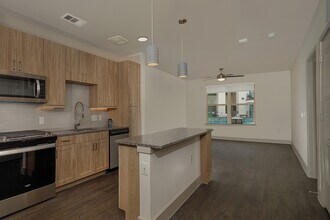 Building Photo - 8900 Six Pines Dr