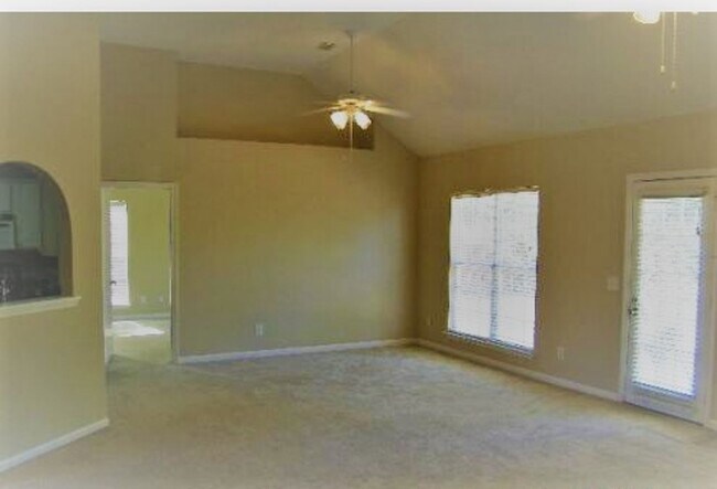 Building Photo - 256 Silver Brook Cir