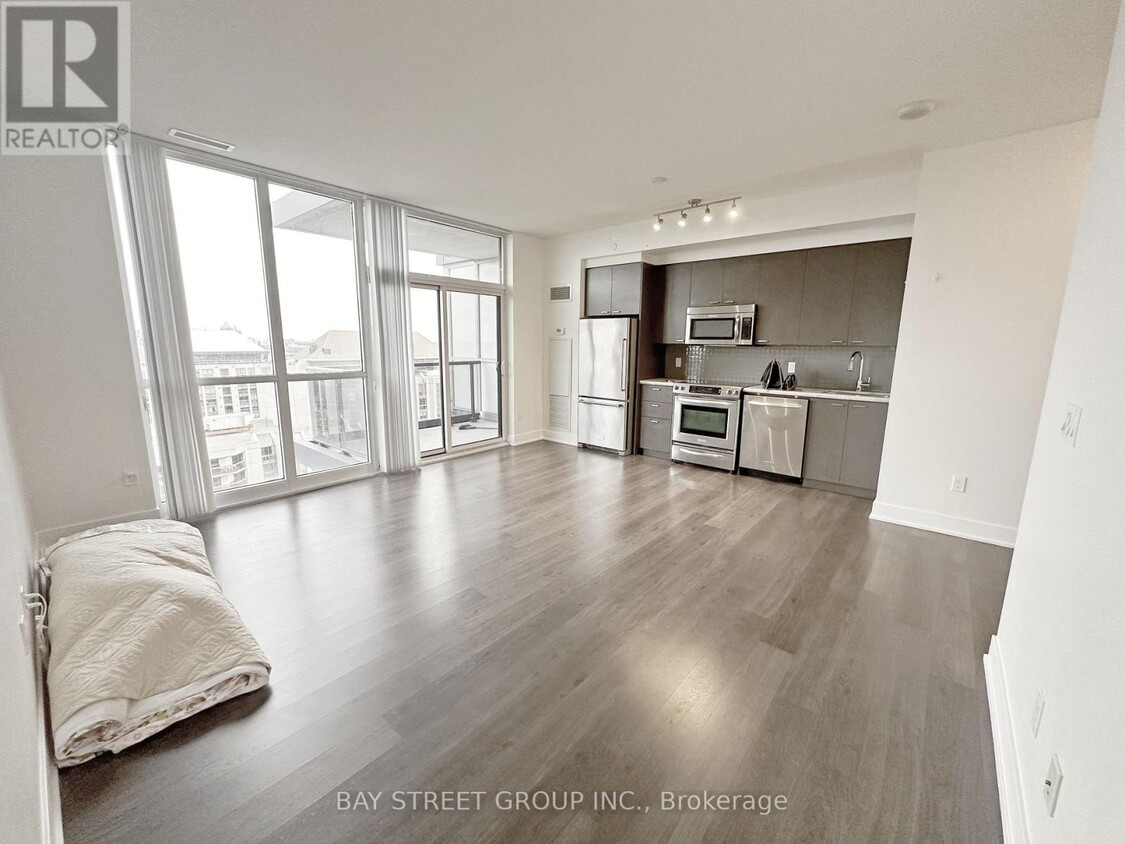 Photo principale - 88-2088 Sheppard Ave E