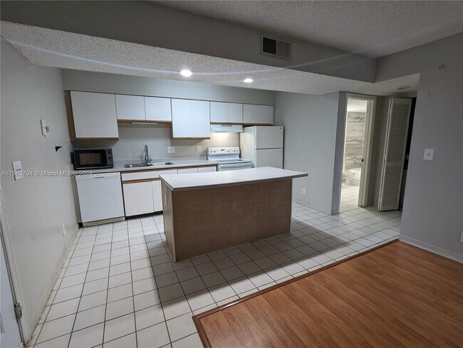 Foto del edificio - 4055 W McNab Rd