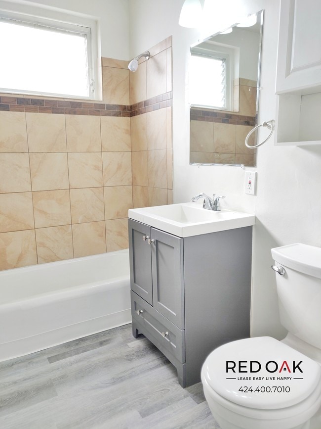 Building Photo - Just on the Market! - Modern Two Bedroom