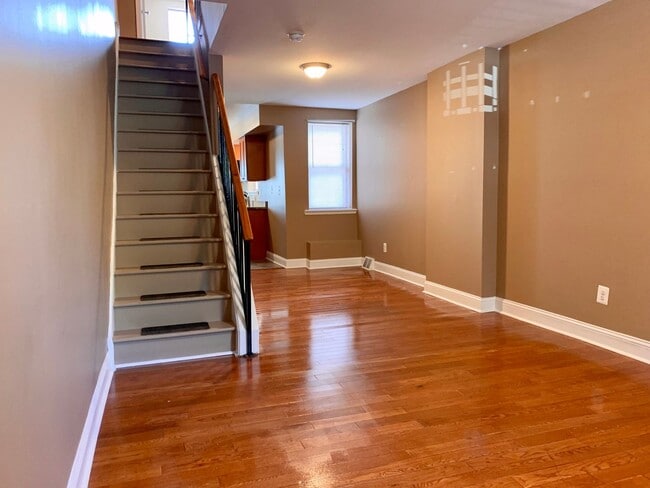 Building Photo - Beautiful 3-Bedroom Townhouse in the Heart...