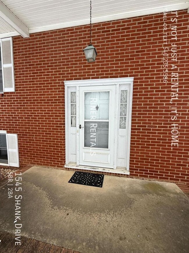 Building Photo - 1545 Shank Dr