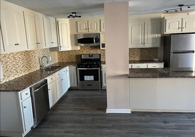 Foto del edificio - 2211 S Stewart Ave