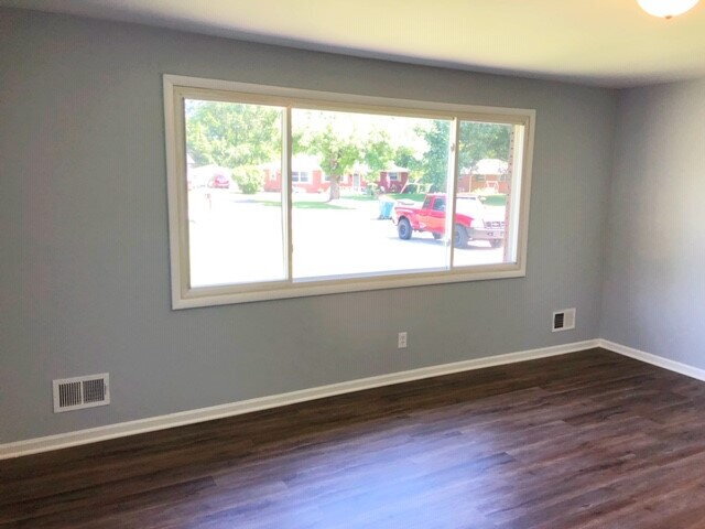 Foto del edificio - EAST SIDE 4 BR HOME AVAILABLE NOW!