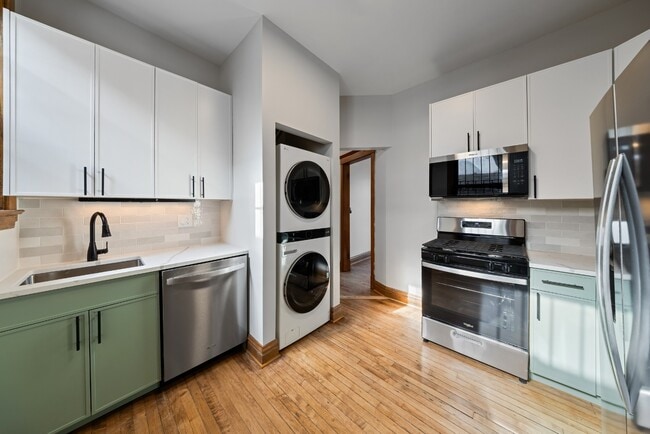 Renovated Logan Square 3 Bedroom - Available March 15th! - Renovated Logan Square 3 Bedroom - Available March 15th! Apartment